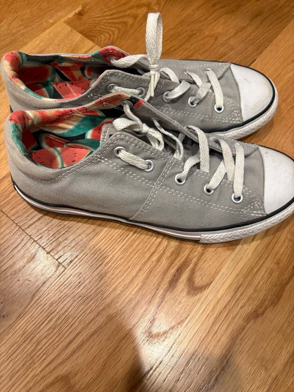 Converse - Picture 2 of 3